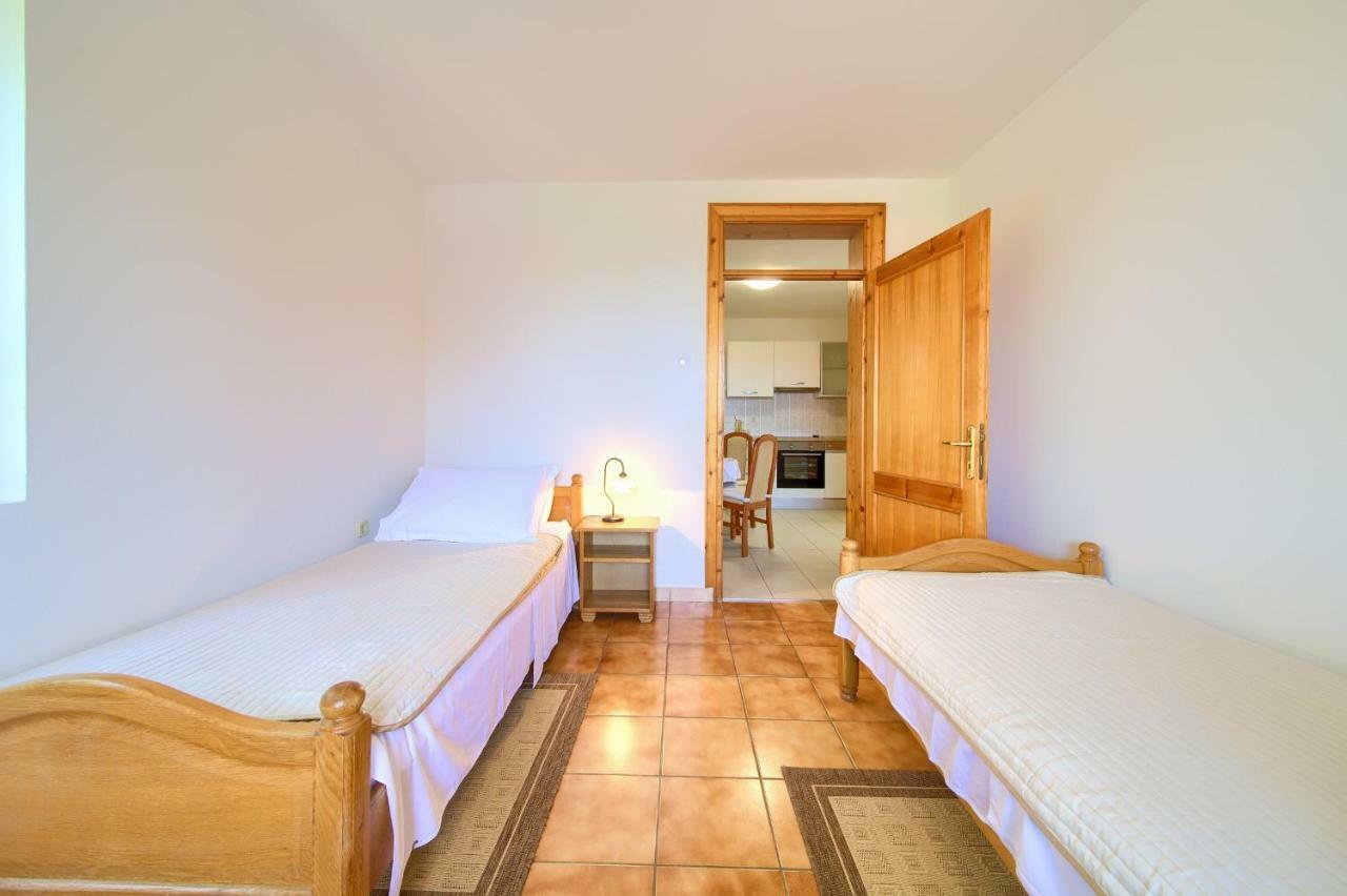 Apartments Loncar Крк Экстерьер фото